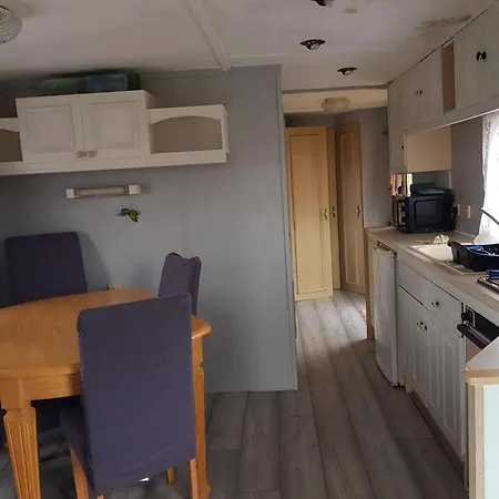2 Bed-sleeps 4-free Parking-pet Friendly