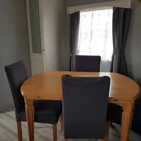 2 Bed-sleeps 4-free Parking-pet Friendly Moore