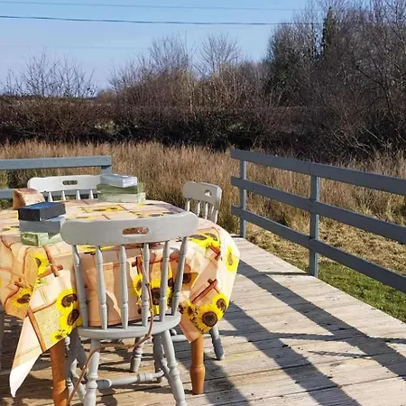 2 Bed-sleeps 4-free Parking-pet Friendly * Moore